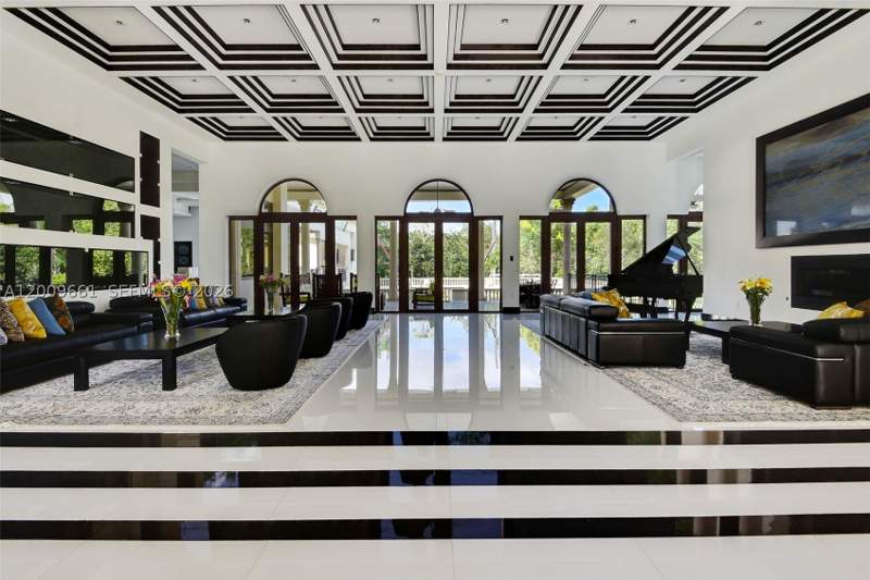 9 bedroom SingleFamilyResidence at 5801 Moss Ranch Rd, Town & Ranch Ests, Pinecrest — photo 4