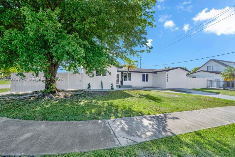 4 bedroom SingleFamilyResidence at 17850 SW 112th Ave, Green Hills Sec 2, Miami — photo 3