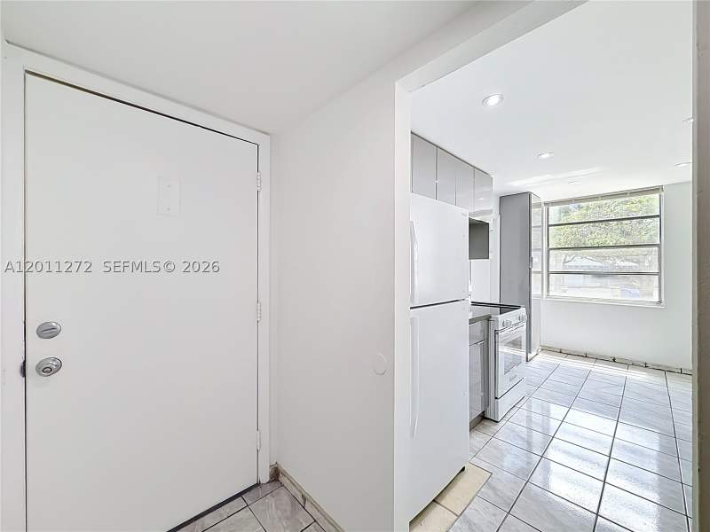 2 bedroom Condominium at 16400 NE 17th Ave 206, Three Seasons Condo Bldg, North Miami Beach — photo 3