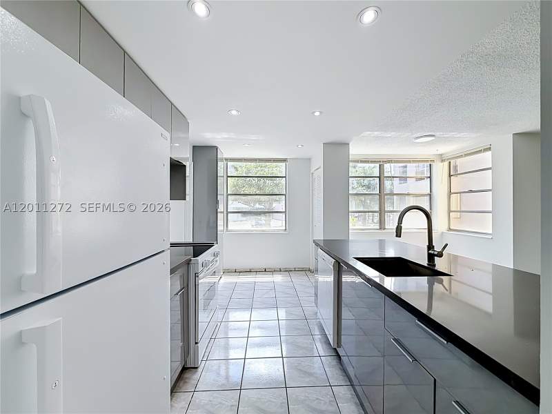 2 bedroom Condominium at 16400 NE 17th Ave 206, Three Seasons Condo Bldg, North Miami Beach — photo 4