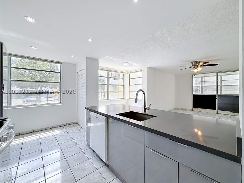 2 bedroom Condominium at 16400 NE 17th Ave 206, Three Seasons Condo Bldg, North Miami Beach — photo 5