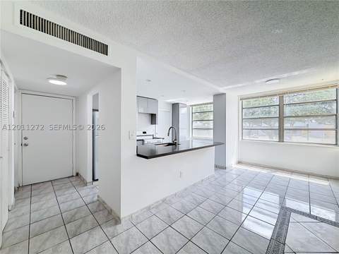 16400 NE 17th Ave 206, North Miami Beach FL - photo 8 of 21