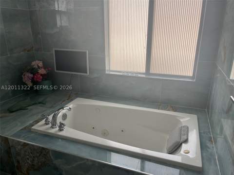 3915 NE 168th St 3915, North Miami Beach FL - photo 13 of 31