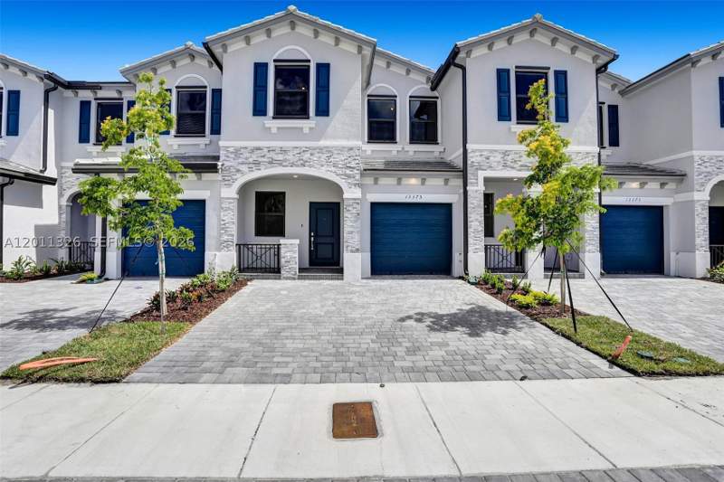 3 bedroom Townhouse at 13375 SW 287 Street, Pinevista, Homestead — photo 3