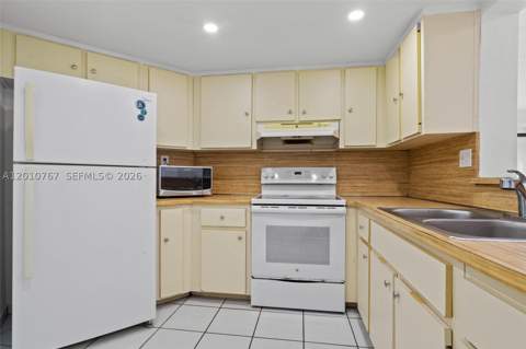 9431 Fontainebleau Blvd 112, Miami FL - photo 6 of 48