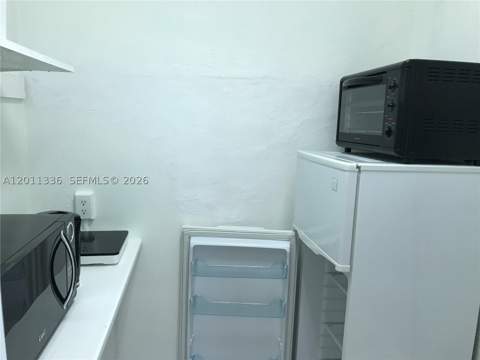 5445 Collins Ave 530, Miami Beach FL - photo 7 of 33