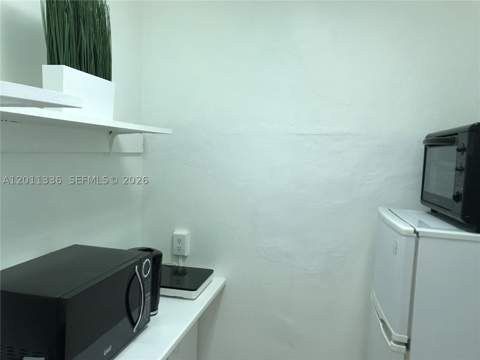 5445 Collins Ave 530, Miami Beach FL - photo 9 of 33