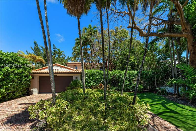 4 bedroom SingleFamilyResidence at 6121 La Gorce Dr, Beach View Addn, Miami Beach — photo 2