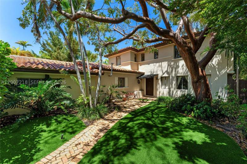 4 bedroom SingleFamilyResidence at 6121 La Gorce Dr, Beach View Addn, Miami Beach — photo 5