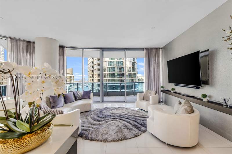 2 bedroom Condominium at 200 Biscayne Boulevard Way 4401, Epic West Condo, Miami — photo 2
