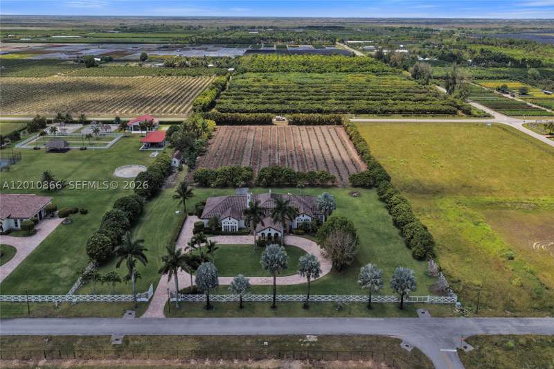 5 bedroom SingleFamilyResidence at 31310 SW 215th Ave, Savannah Ranch Estates, Homestead — photo 2