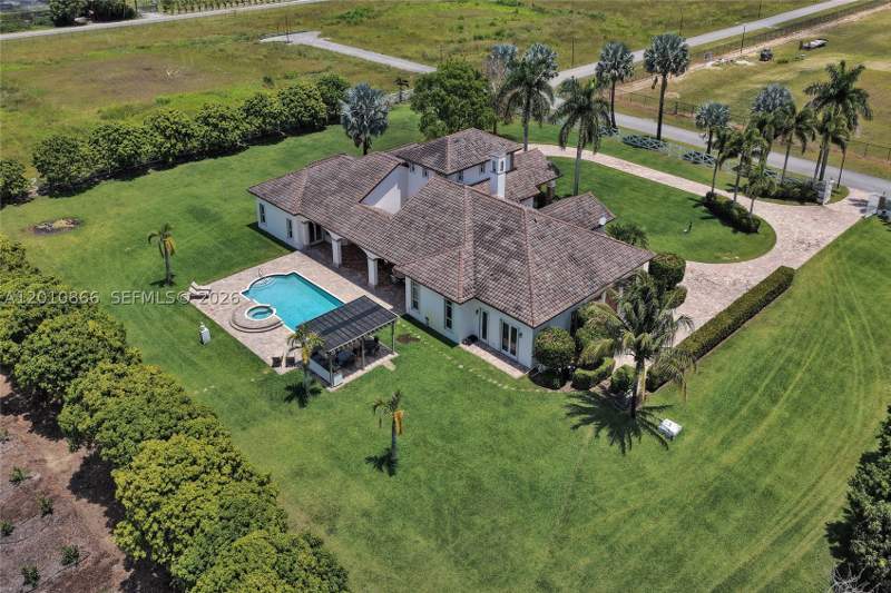 5 bedroom SingleFamilyResidence at 31310 SW 215th Ave, Savannah Ranch Estates, Homestead — photo 5