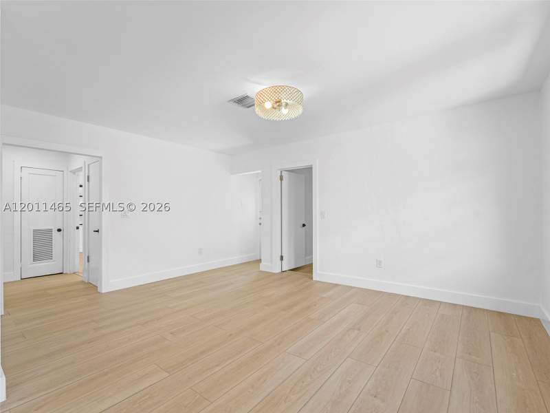 5 bedroom SingleFamilyResidence at 521 SW 64th Ct, Fairlawn, Miami — photo 5