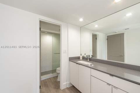 100 Bayview Dr 210, Sunny Isles Beach FL - photo 12 of 25