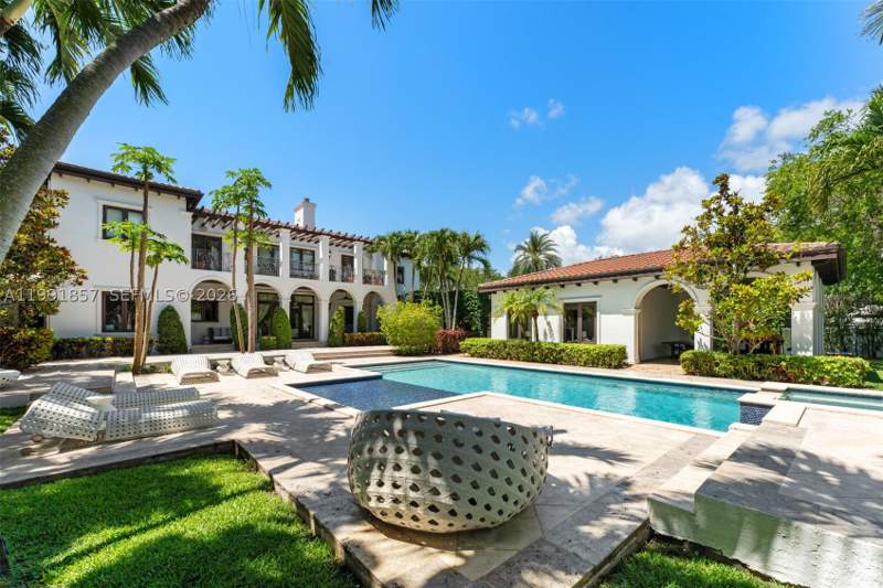 9 bedroom SingleFamilyResidence at 12575 Pine Needle Ln, Town & Ranch Ests, Pinecrest — photo 2