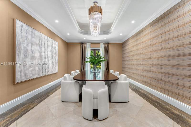 9 bedroom SingleFamilyResidence at 12575 Pine Needle Ln, Town & Ranch Ests, Pinecrest — photo 5