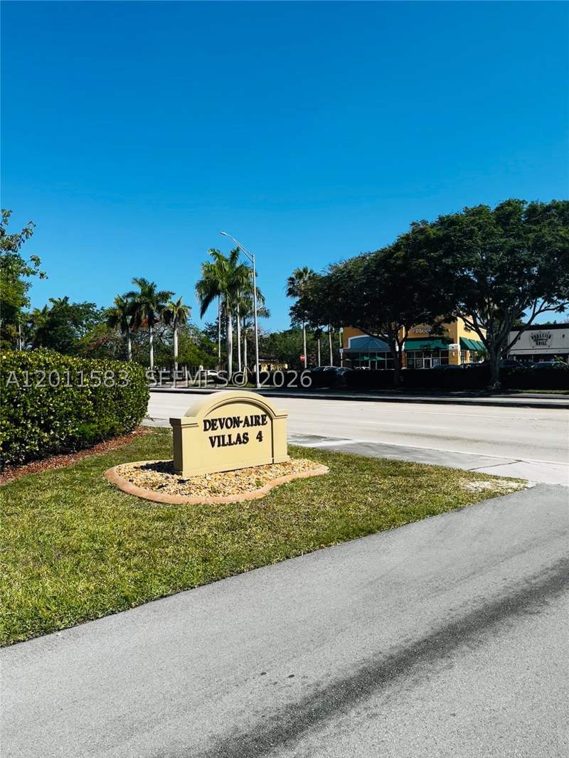 3 bedroom Townhouse at 12316 SW 119th Ln, Devon Aire Villas Sec 8, Miami — photo 2