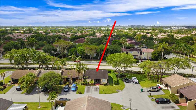 3 bedroom Townhouse at 12316 SW 119th Ln, Devon Aire Villas Sec 8, Miami — photo 3
