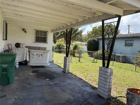 1360 NW 88th St, Miami FL - photo 6 of 10