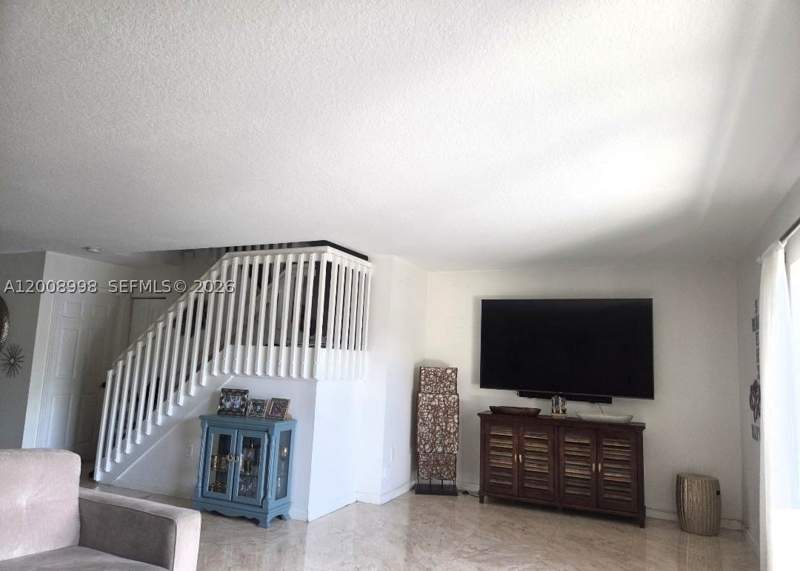3 bedroom Townhouse at 16504 SW 71st Ter, Lago Mar 1st Addn, Miami — photo 4