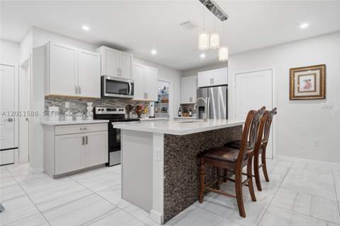 439 NE 6th Pl, Florida City FL - photo 12 of 44