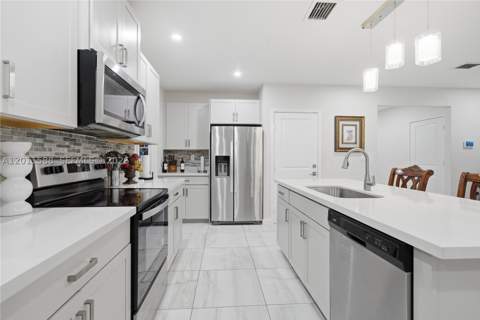 439 NE 6th Pl, Florida City FL - photo 14 of 44