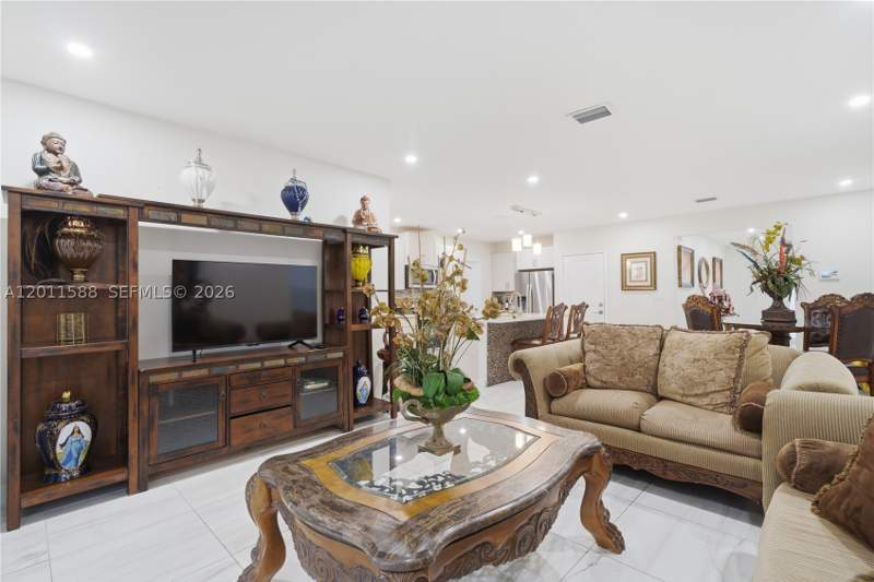 5 bedroom SingleFamilyResidence at 439 NE 6th Pl, Royal Homes West, Florida City — photo 4