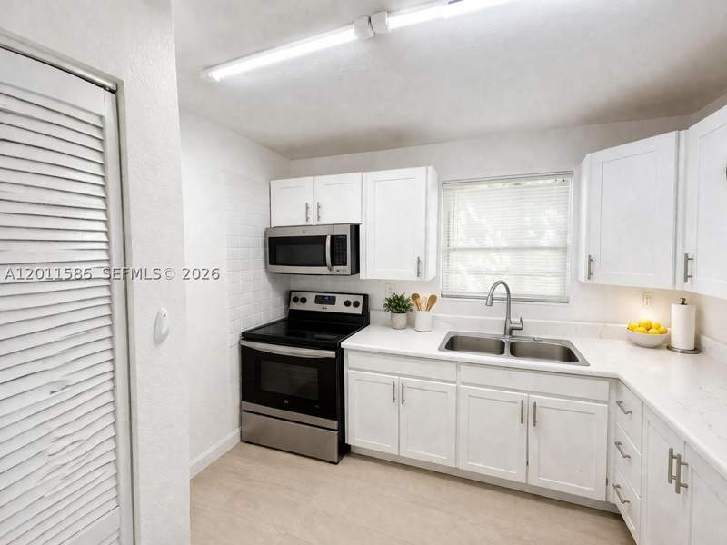5 bedroom SingleFamilyResidence at 15761 SW 303rd St, Newton Heights, Homestead — photo 2