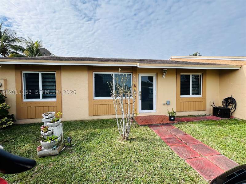 3 bedroom Townhouse at 7054 SW 152nd Ct, Westwind Lakes Townhouses, Miami — photo 2