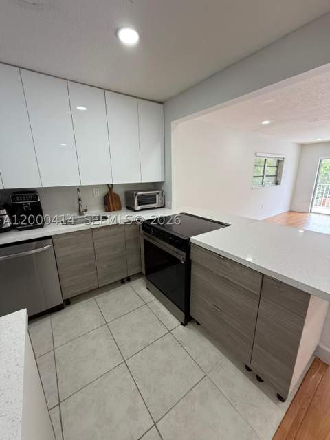 12105 NE 11th Pl 306, North Miami FL - photo 11 of 12