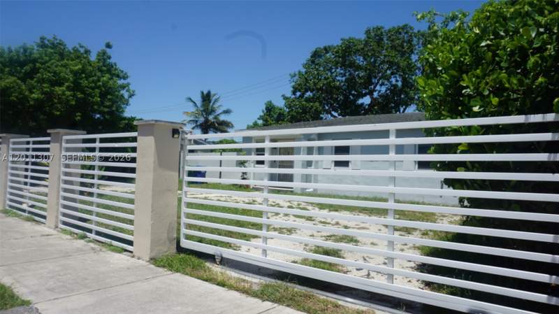 3 bedroom SingleFamilyResidence at 335 NW 187th St, Norwood Sub, Miami Gardens — photo 2