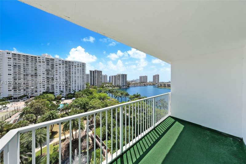 2 bedroom Condominium at 2801 NE 183rd St 912W, Admirals Port Condo West, Aventura — photo 2