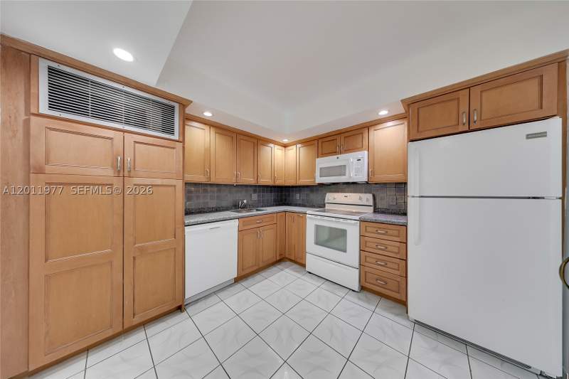 2 bedroom Condominium at 2801 NE 183rd St 912W, Admirals Port Condo West, Aventura — photo 5