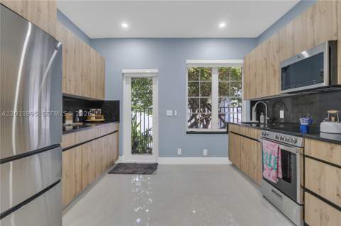 1569 Euclid Ave 7, Miami Beach FL - photo 12 of 35