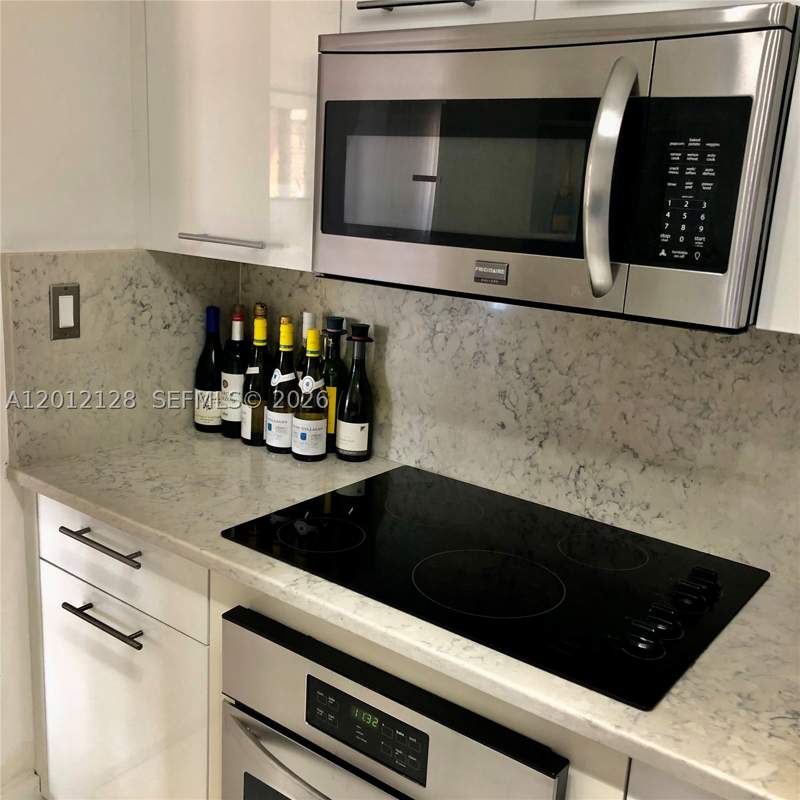 1 bedroom Condominium at 90 Alton Rd 307, Yacht Club At Portofino C, Miami Beach — photo 3