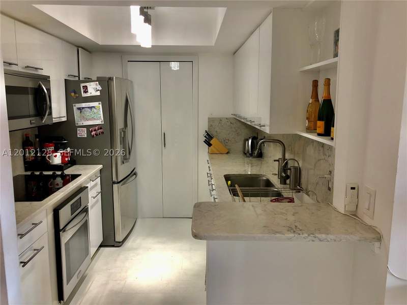 1 bedroom Condominium at 90 Alton Rd 307, Yacht Club At Portofino C, Miami Beach — photo 4