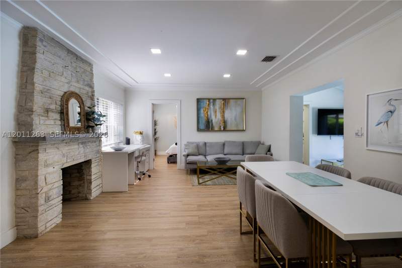 6 bedroom SingleFamilyResidence at 437 NE 107th St, E E Oliver Sub, Miami — photo 5