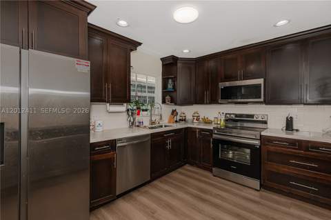 395 W 39th Pl, Hialeah FL - photo 14 of 31