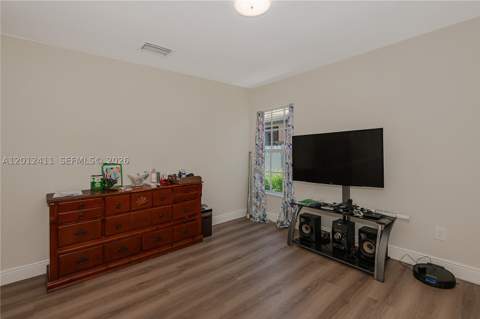 395 W 39th Pl, Hialeah FL - photo 19 of 31