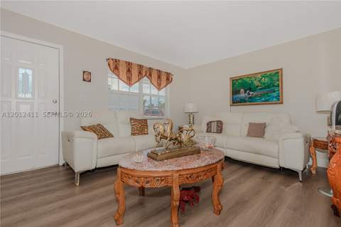 395 W 39th Pl, Hialeah FL - photo 8 of 31