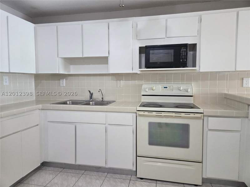 3 bedroom Condominium at 4670 W 13th Ln 507, Westland South Condo, Hialeah — photo 3