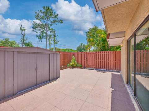 1540 Masters Circle 180, Delray Beach FL - photo 7 of 38