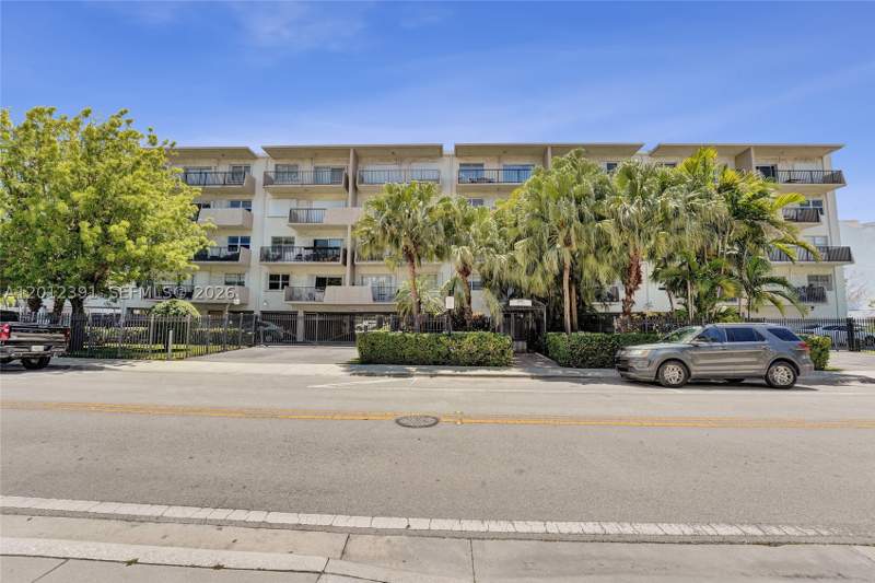 1 bedroom Condominium at 250 181st Dr 214, The Isles Condo, Sunny Isles Beach — photo 3