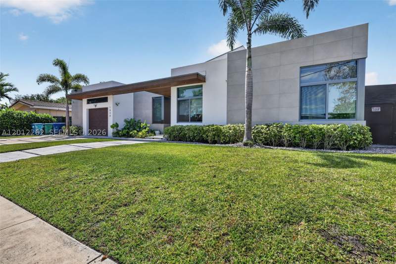 6 bedroom SingleFamilyResidence at 1830 NE 193rd St, Greyknoll Estates, Miami — photo 2