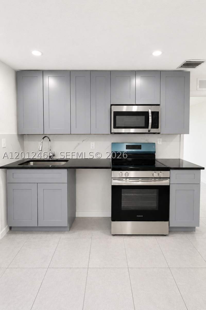 3 bedroom SingleFamilyResidence at 1861 NW 112th St, Queens Park, Miami — photo 4