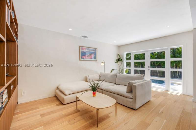 2 bedroom SingleFamilyResidence at 830 NE 72nd St, Washington Place, Miami — photo 4