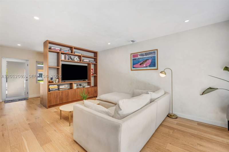 2 bedroom SingleFamilyResidence at 830 NE 72nd St, Washington Place, Miami — photo 5