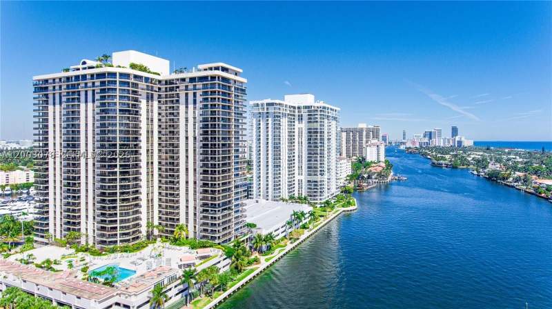 2 bedroom Condominium at 19667 Turnberry Way 18D, Turnberry Isle South Cond, Aventura — photo 3