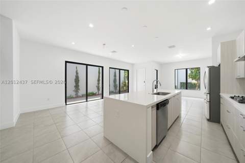 4356 NW 80th Ave, Doral FL - photo 10 of 58