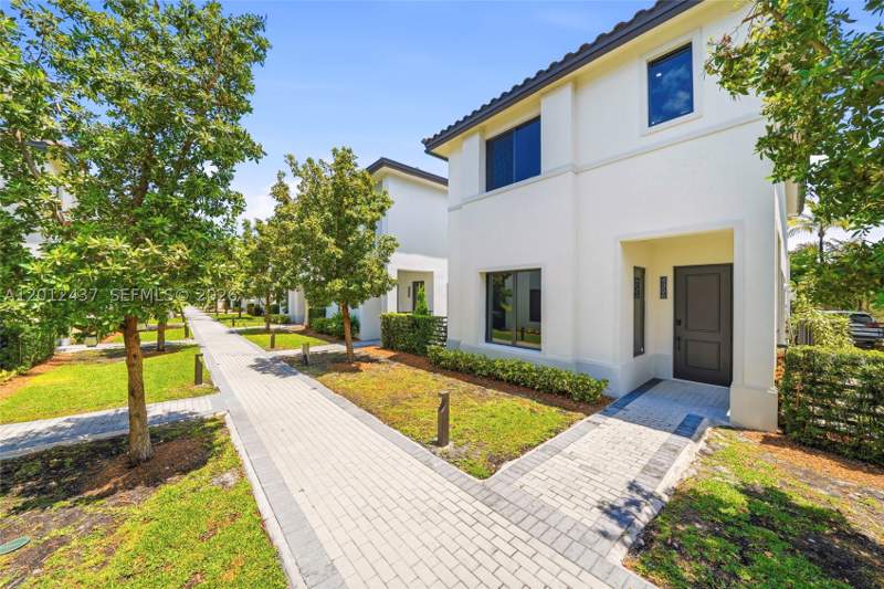 4 bedroom SingleFamilyResidence at 4356 NW 80th Ave, Canarias East, Doral — photo 2